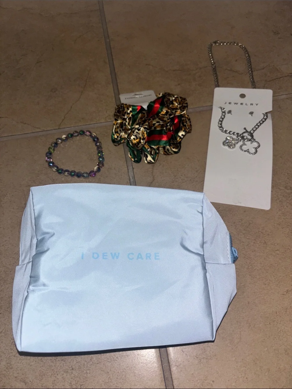 Bundle DEW CARE Cosmetic Bag bracelet 2 scrunchies necklace and earrings - Picture 6 of 6